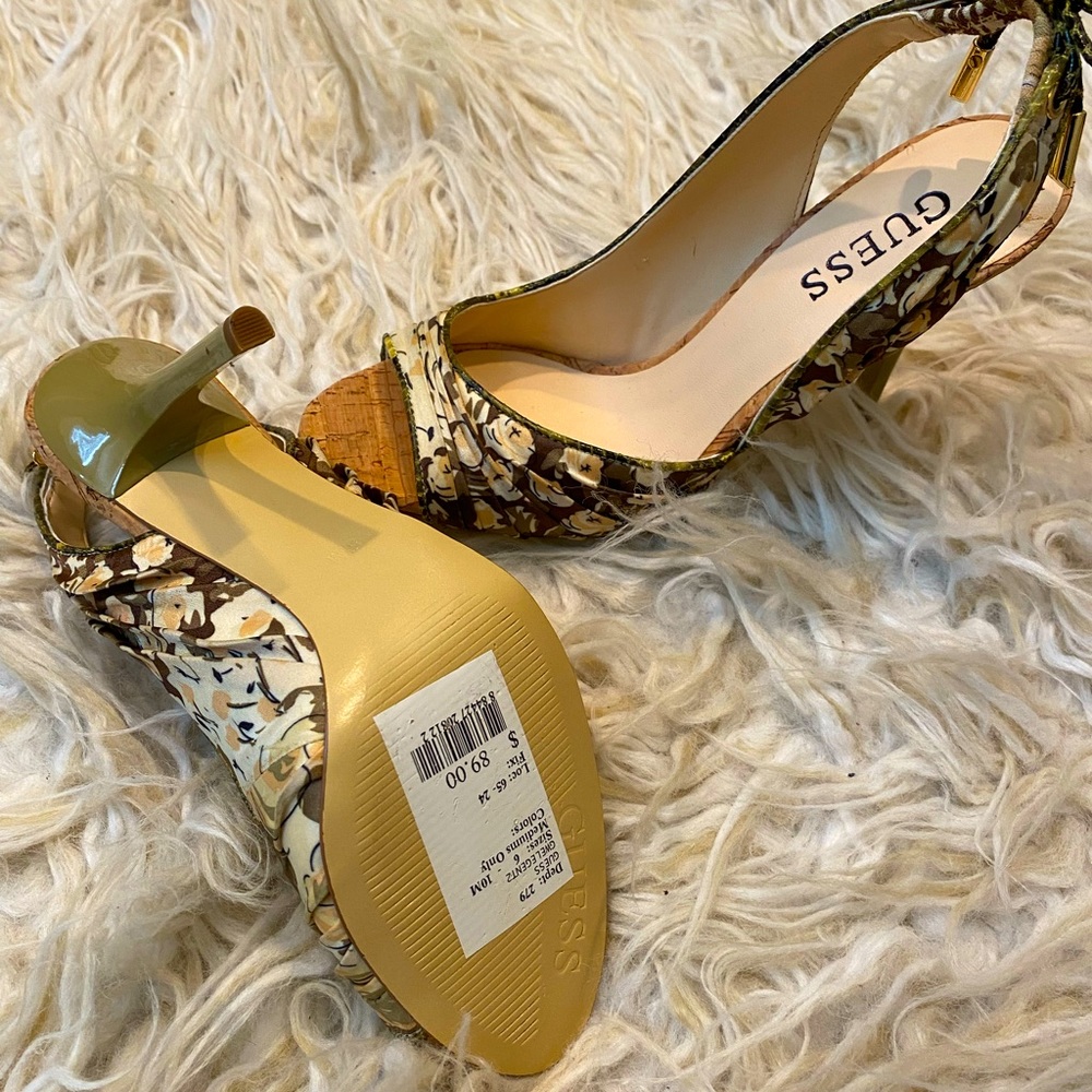 Guess size 6 green floral heels